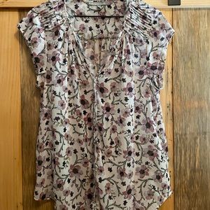 Daniel Rainn Sleeveless, floral blouse.  Smoke-free house.